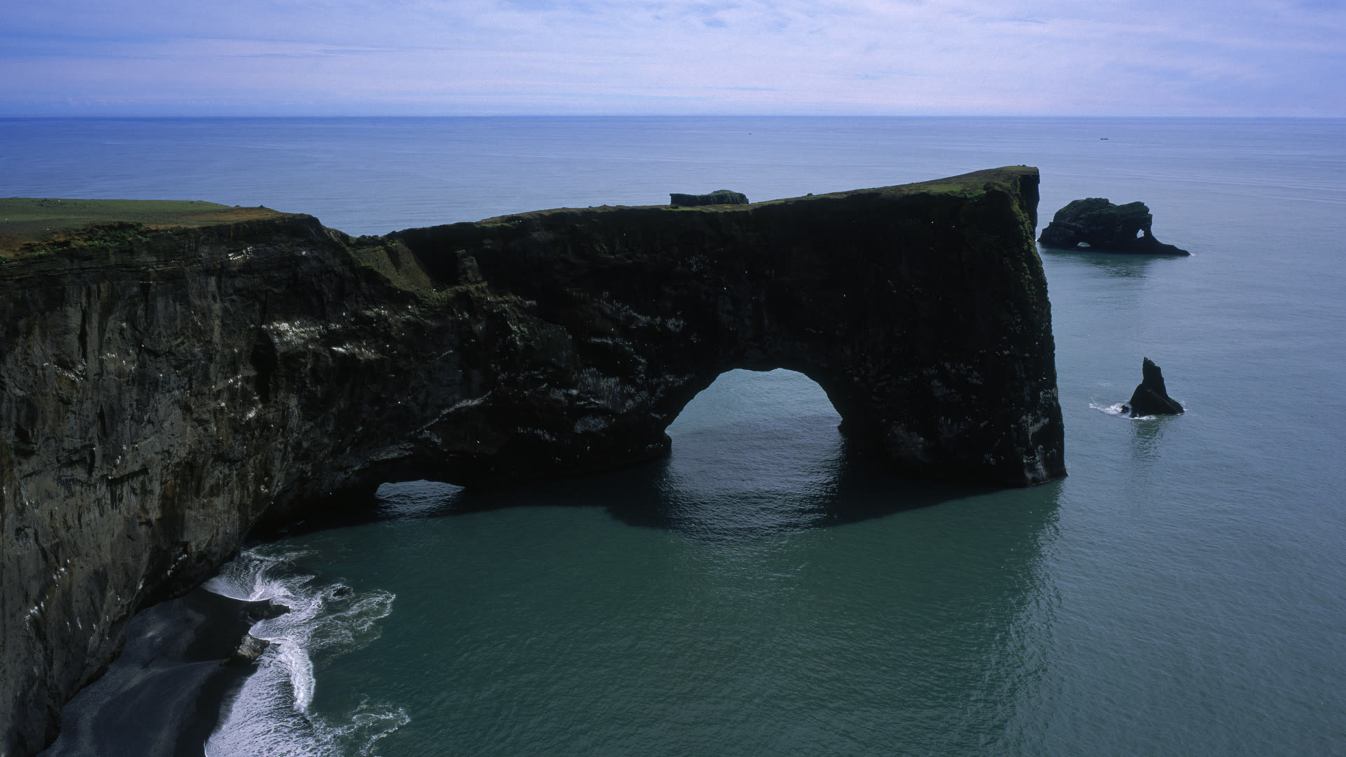 The rock arch at Dyrhólaey above the sea